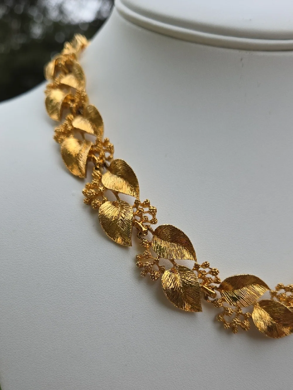 Napier Vintage Gold plated Elegant Gold Leaf Link Necklace - Picture 7 of 16